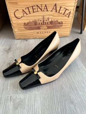 St. John Vintage Two-Tone Heels – Made in Italy – Size 7.5B *READ DESCRIPTION*
